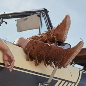 Minnetonka Moccasin Brown Five Layer Fringe Size 9 Women’s Boots Tall